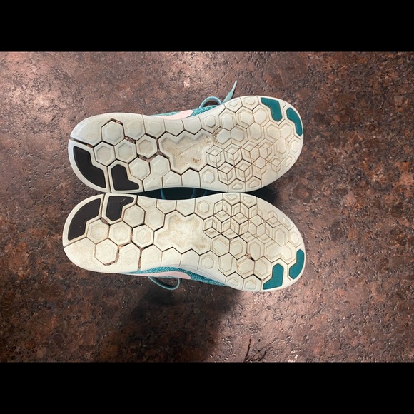 Women’s Nike running shoe - Picture 5 of 6